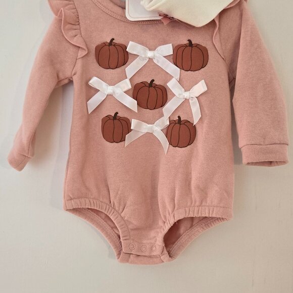 Nicole Miller Bubble Onesie with Pumpkin Print including socks and headband - Picture 4 of 6